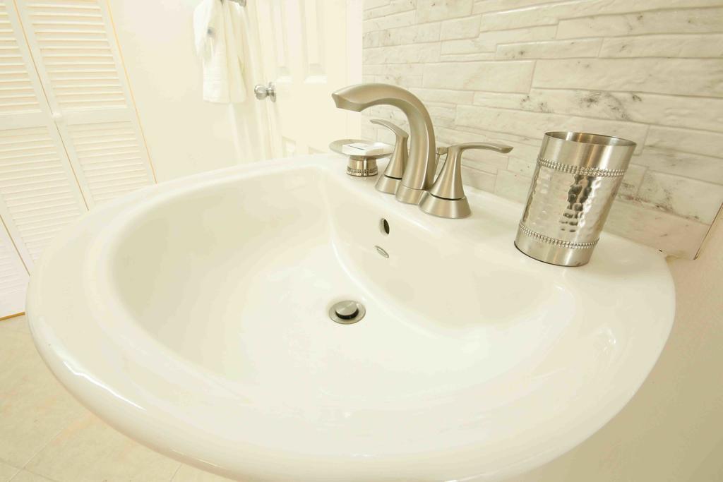 Cattleya Luxury Suites Kingston Bilik gambar