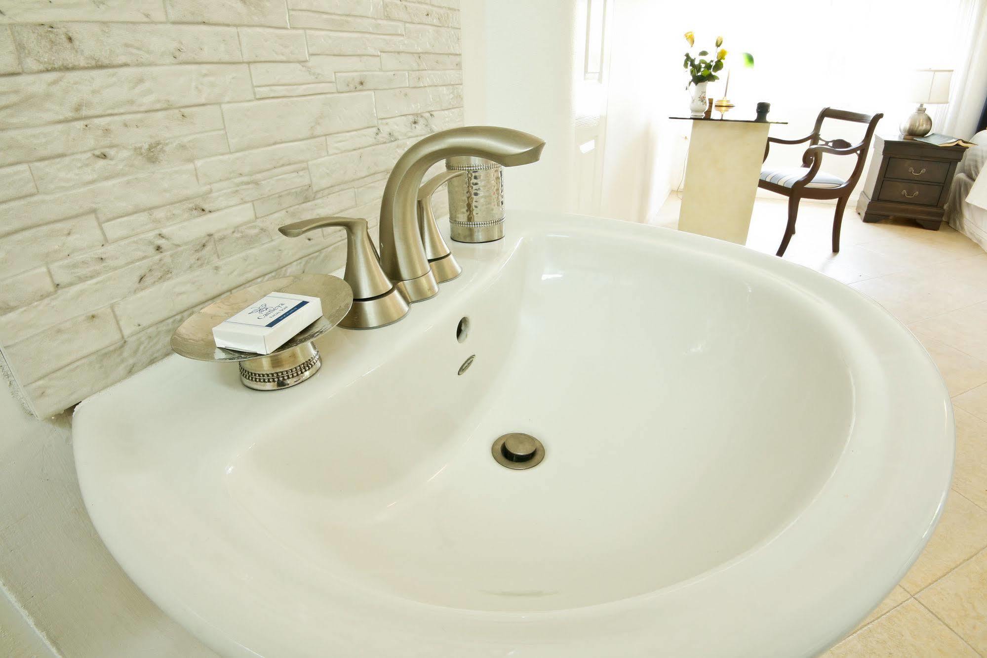 Cattleya Luxury Suites Kingston Luaran gambar
