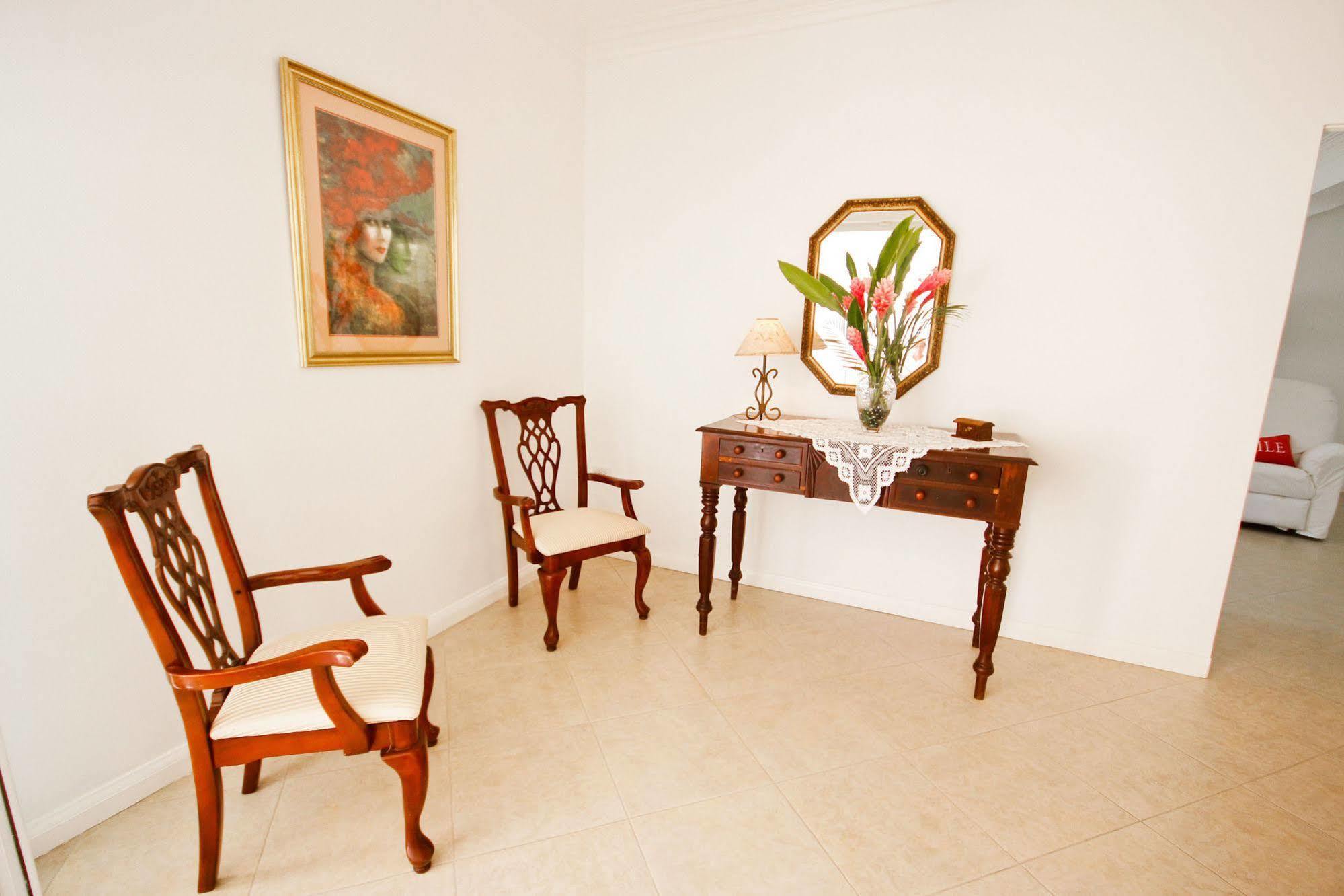 Cattleya Luxury Suites Kingston Luaran gambar