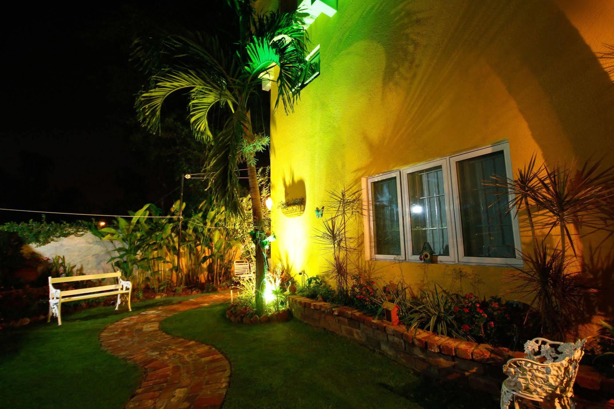 Cattleya Luxury Suites Kingston Luaran gambar